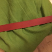 Pflanzlich gefärbtes Leder auf pflanzlich gefärbtem Stoff.